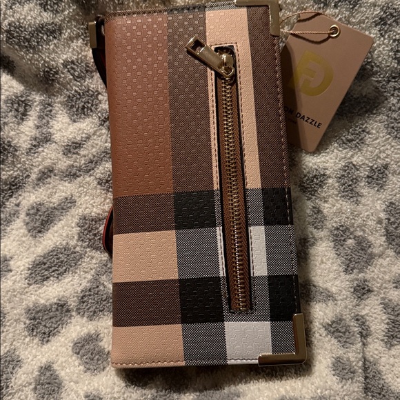 Deluxe Plaid Wallet with Wrist Strap NWT - Picture 3 of 7